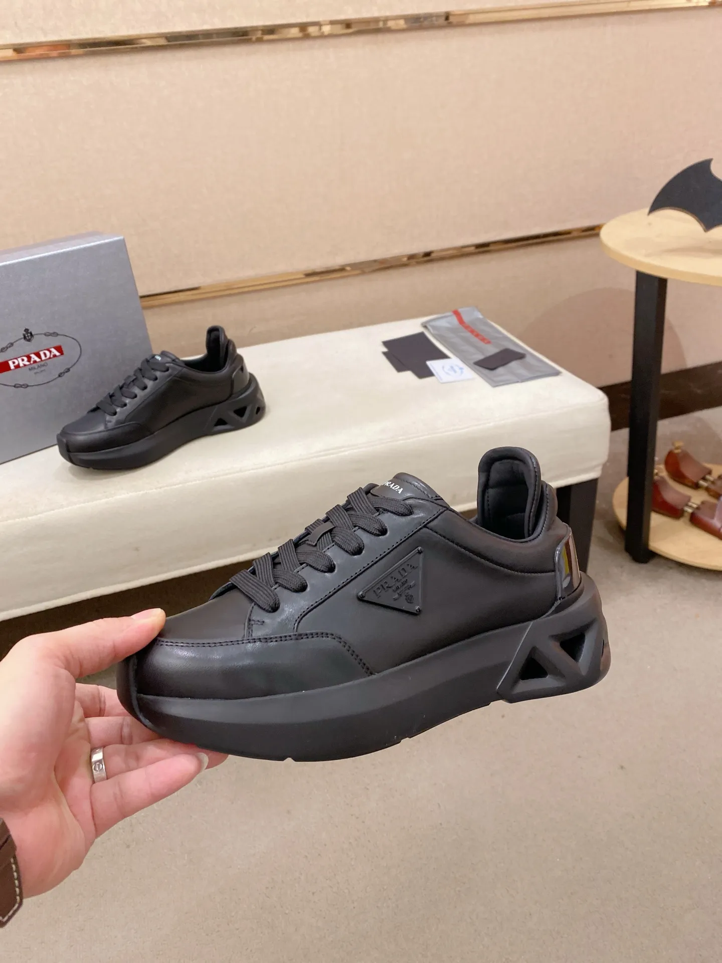 Men's shoes 💰 660💰 ✔️✔️✔️High-quality new PRADA counters are launched at the same time. The new men's shoes and 😘fabrics are selected from first-layer cowhide fabrics. Lining: Imported cowhide leather lining. 👍🏿High-end☄️Open-molded non-slip rubber outsole, exquisite lines, simple and elegant, comfortable and high-end for leisure travel. Code number: 38 to 45
